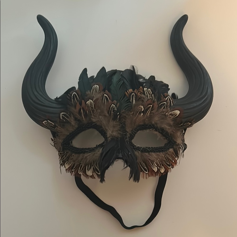 Feathered Horned Half Mask